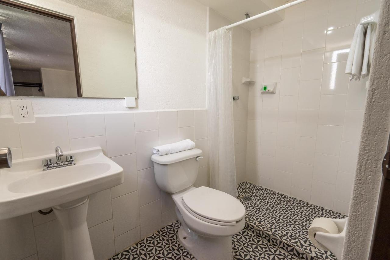 Hotel Delf-Inn Куэрнавака Экстерьер фото